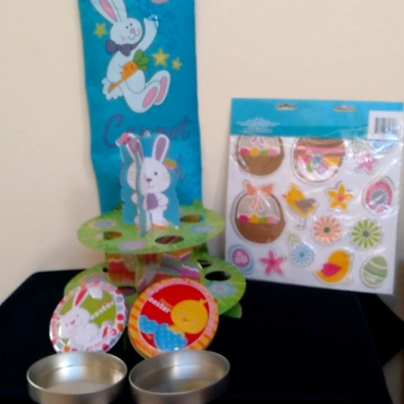 No Brand Other - Easter Mini Center Piece ,Carrot Patch Flag,15 Refrigerator magnets,2 containers